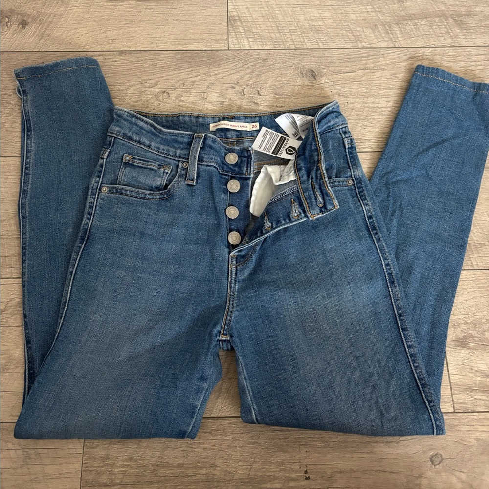 Women's Levi Blue Jeans